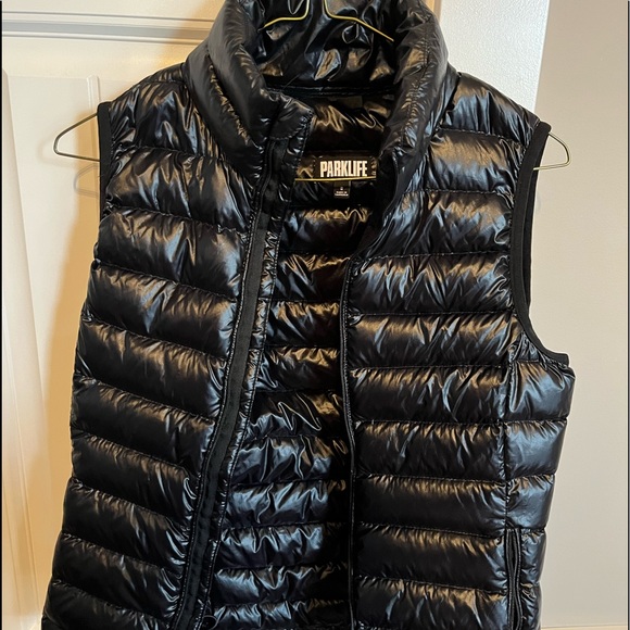 Aritzia Jackets & Blazers - Aritzia Puffer Vest- Park size Small